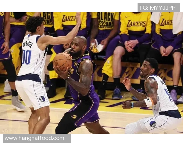 湖人队与独行侠激战正酣精彩直播尽在眼前不容错过 湖人队与独行侠激战正酣精彩直播尽在眼前不容错过